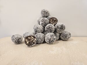 almond and date go balls protein balls